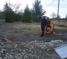 Broyage des branches fini,location de machine moins cher que ki....,a une petite entreprise sur cerny,demandez si interessé