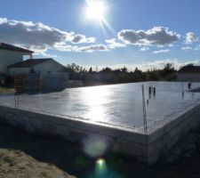 Jeudi 22 janvier en milieu d'après-midi: plancher coulé! :-)