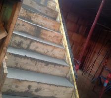 Dalle de l'étage et escalier coulée