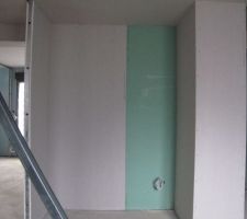 Vue de notre chambre, placard en face