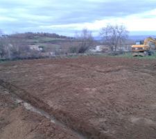 L'ouverture du chantier a commencé le 23-1-2014.
Nous avons pouvons enfin nous rendre compte de la taille de notre maison et de son emplacement sur le terrain :)