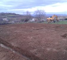 L\'ouverture du chantier a commencé le 23-1-2014.
Nous avons pouvons enfin nous rendre compte de la taille de notre maison et de son emplacement sur le terrain :)