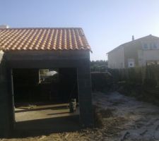 Le constructeur demande l'appel de fond pour la mise hors d'eau, mais le travail n'est pas fini comme le démontre les photos qui suives ??