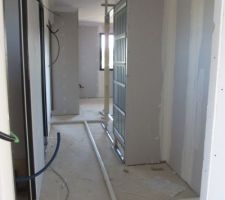 Cloisons plus pose des tuyaux pour l'aspiration centralisée. Ps, si vous le faites, pensez à fixer le plus possible vos tuyaux pour ne pas qu'ils remontent lors du coulage de la chape liquide!!!