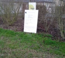 23 janvier 2014: ça y est, le panneau de chantier est installé! Les choses se précisent et notre impatience grandit de jours en jours!