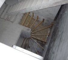 Cr&eacute;ation du coffrage de l'escalier du sous-sol