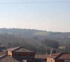 La vue depuis la terrasse normalement nous avons les pyr&eacute;n&eacute;es sur 180 &deg; la seule maison suceptible de nous gacher la vue ...nous gache la vue sur le cimetierre donc nickel