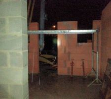 Pose de coffres de volets roulants.