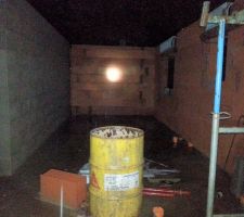 Pose de coffres de volets roulants.