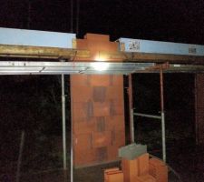 Pose de coffres de volets roulants.