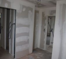 Vue de la suite parentale avec la salle d'eau &agrave; gauche