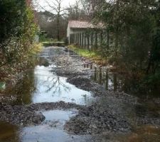 Il a plu beaucoup, résultat ... l'allée est sous l'eau