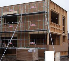 Pose du lattage commencée sur la façade ouest