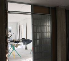 Dans le bureau - mécanisme porte à galandage