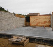 élevation des murs du garage et de l'abri de jardin