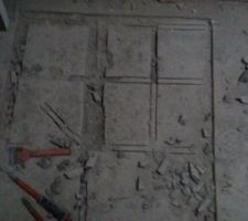 Decroutage de la dalle, en haut au milieu, on voit la feraille