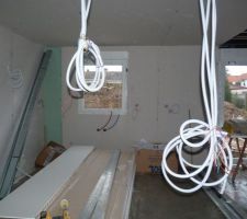 Vue sur la cuisine et la salle a mangé