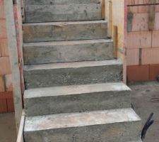 Escalier B&eacute;ton du RDC au 1&deg; palier