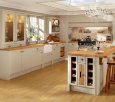 Cuisine de chez houdan .
en &eacute;t&eacute; partie pour une cuisine de chez alin&eacute;a , mes depuis que Jai vue celle si je suis fane