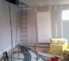 L'entr&eacute;e sur le salon