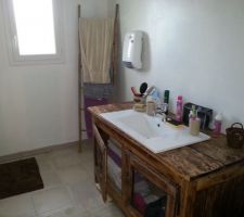 Le meuble a trouvé sa place, nickel