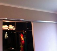 Le rail pour la porte coulissante