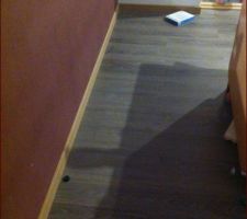 Pose des plinthes &agrave; peindre au RDC