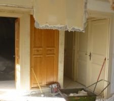 Abattage de la cloison entre le s&eacute;jour et le couloir d'entr&eacute;e