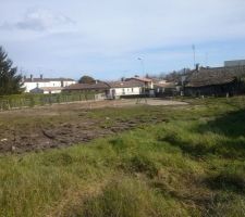 Les premiers piquets d'implantation et v&eacute;rifier le niveau