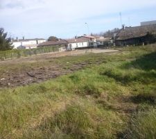 Terrain vue du fond vers l'avant