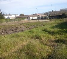 Terrain vue du fond vers l'avant