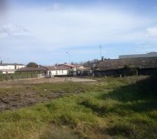 Terrain vue du fond vers l'avant