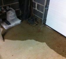 Problème porte de sous sol, bosse de la dalle au milieu de la porte de sous sol