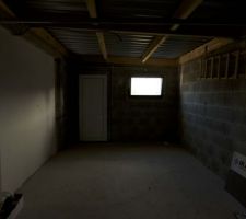 Notre garage. Un carrelage et une isolation sont prévus par nous même.