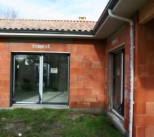 Gouttières, descente blanche.