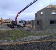 Démontage de la charpente non conforme