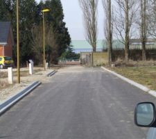 L'all&eacute;e devant chez nous, une impasse....Pas de circulation!
Et l'&eacute;clairage public qui vient d'arriver!