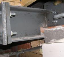 23 mars 2012 
Renfort de la poutre par 2 fers en U fixes de part et d autre au mur sur un matelas en ciment dans la brique creuse. 
Projet propose par le bureau d etude et validé par le bureau de controle.