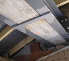 23 mars 2012 
Renfort de la poutre par 2 fers en U fixes de part et d autre au mur sur un matelas en ciment dans la brique creuse. 
Projet propose par le bureau d etude et validé par le bureau de controle.