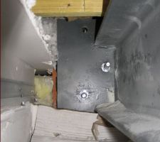 23 mars 2012 
Renfort de la poutre par 2 fers en U fixes de part et d autre au mur sur un matelas en ciment dans la brique creuse. 
Projet propose par le bureau d etude et validé par le bureau de controle.