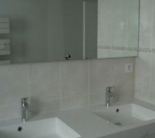 Salle de bain, miroir lumineux de 140 et meuble &agrave; double vasques