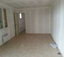 La cuisine au fond le cellier