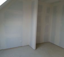 Chambre 5 avec cloison pour placard