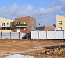 Installation des cabanes de chantier... &ccedil;a va devenir s&eacute;rieux !