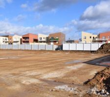Installation des cabanes de chantier... &ccedil;a va devenir s&eacute;rieux !