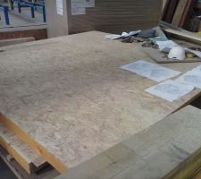 Un bout de ce qui devrait &ecirc;tre le plancher de l'&eacute;tage...