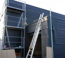 Encore un peu de lattage noir à poser