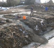 Apres le sous  sol -  le plein pied

ça en fait du béton
