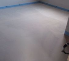 Chape liquide en cours de s&eacute;chage - bureau