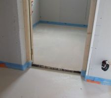 Chape liquide en cours de s&eacute;chage - cellier